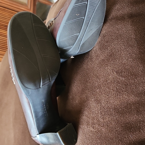 Liz Clairborne slip ons - Picture 3 of 3